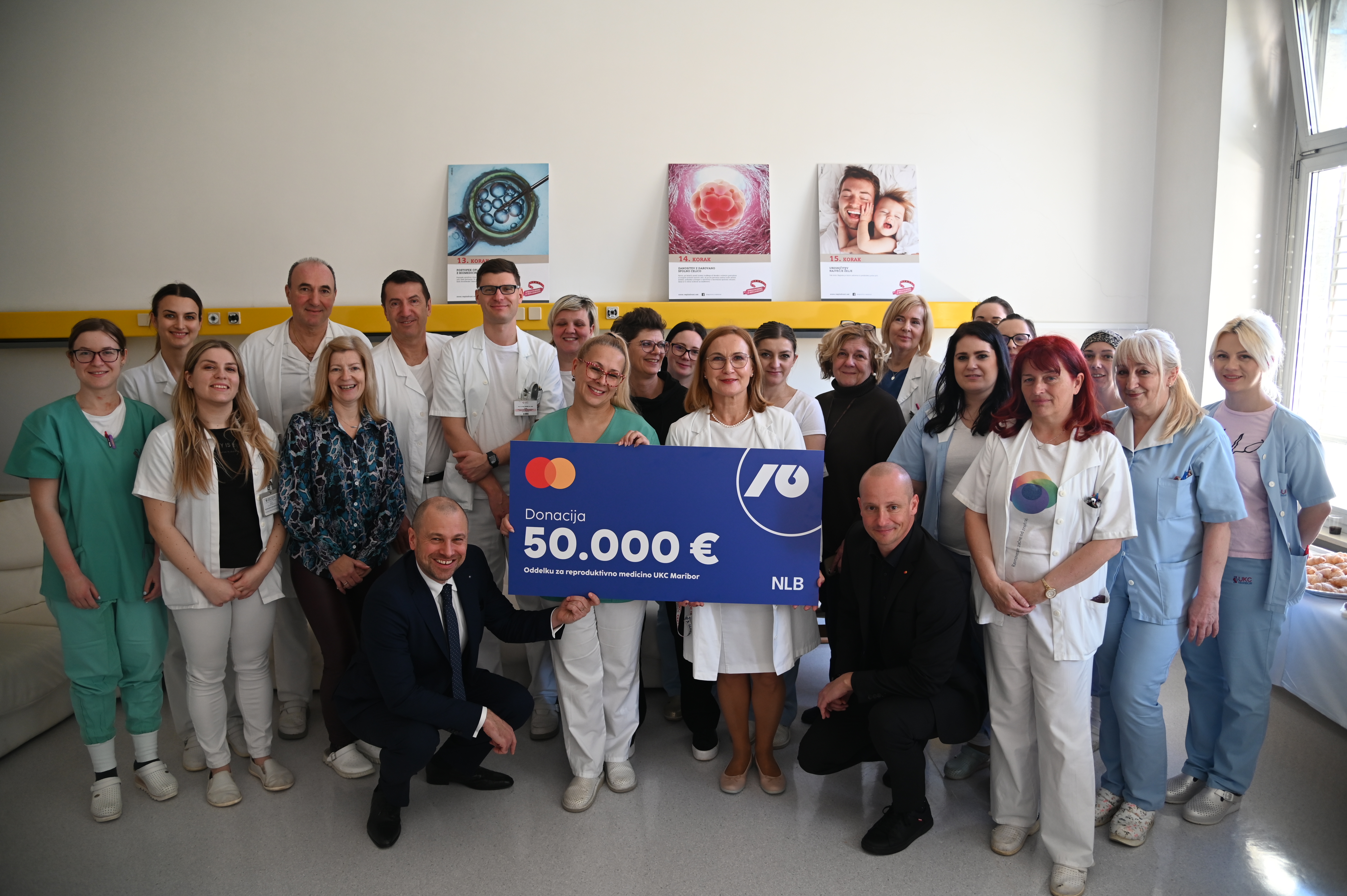 NLB skupaj z Mastercard oddelku za reproduktivno medicino UKC Maribor predala donacijo v višini 50.000 evrov  